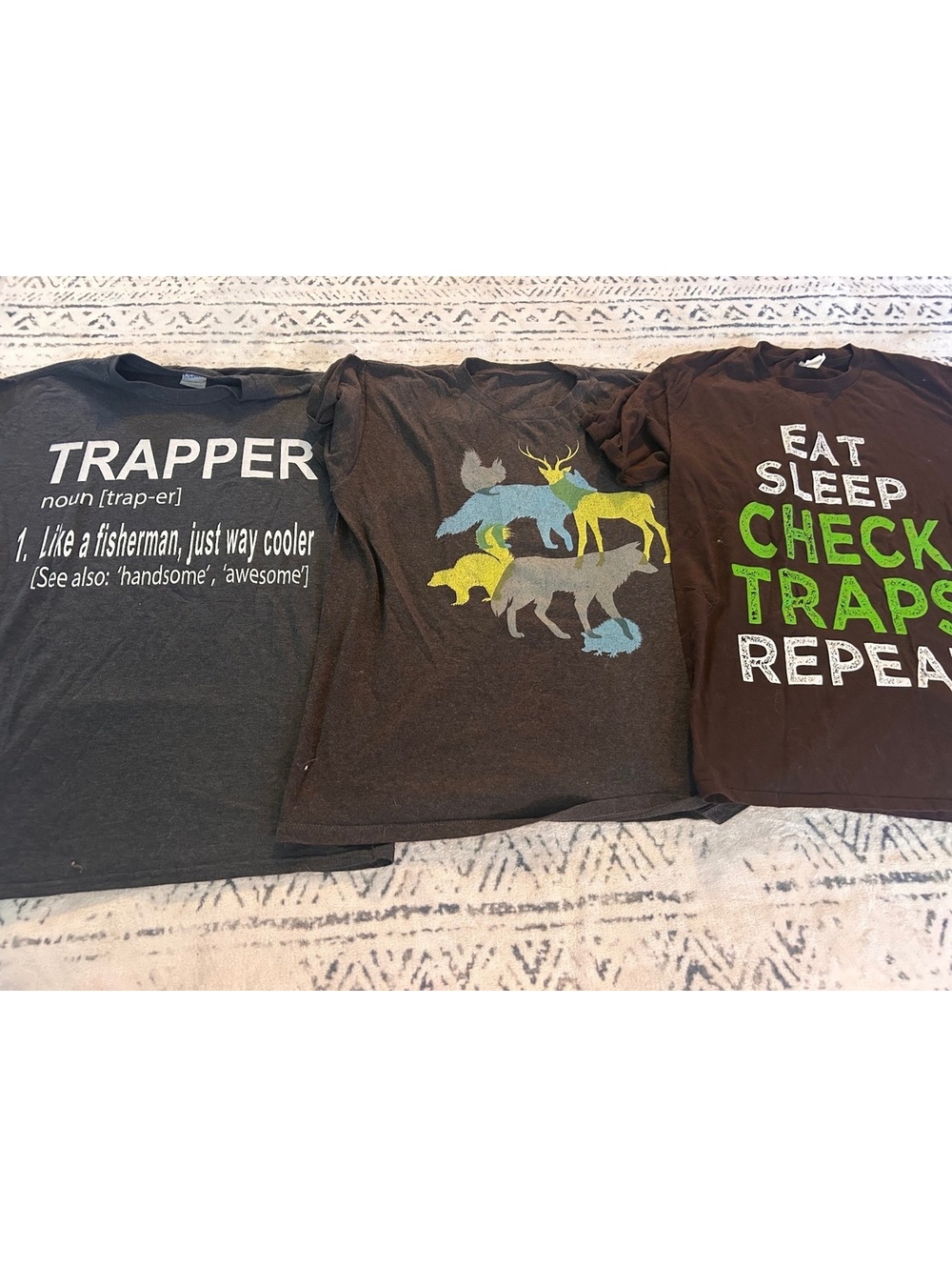 Set of 3 Men's Graphic T-Shirts Size M - Trapper and Hunting Themes